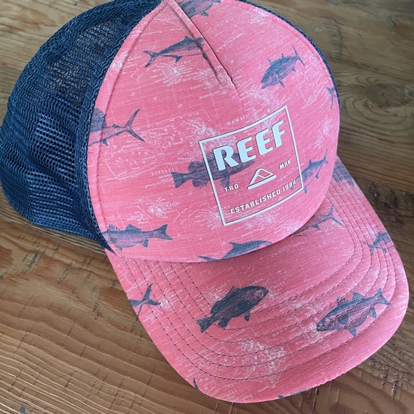 Reef Accessories - Reef Coral and navy fish hat